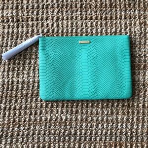 Gigi New York Uber clutch in Island Green